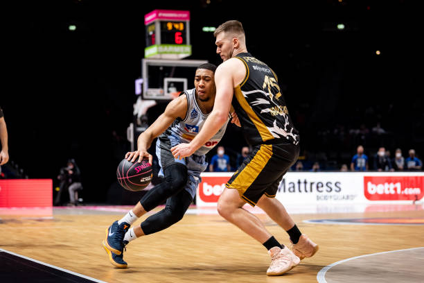 不仅在进攻 不仅在进攻